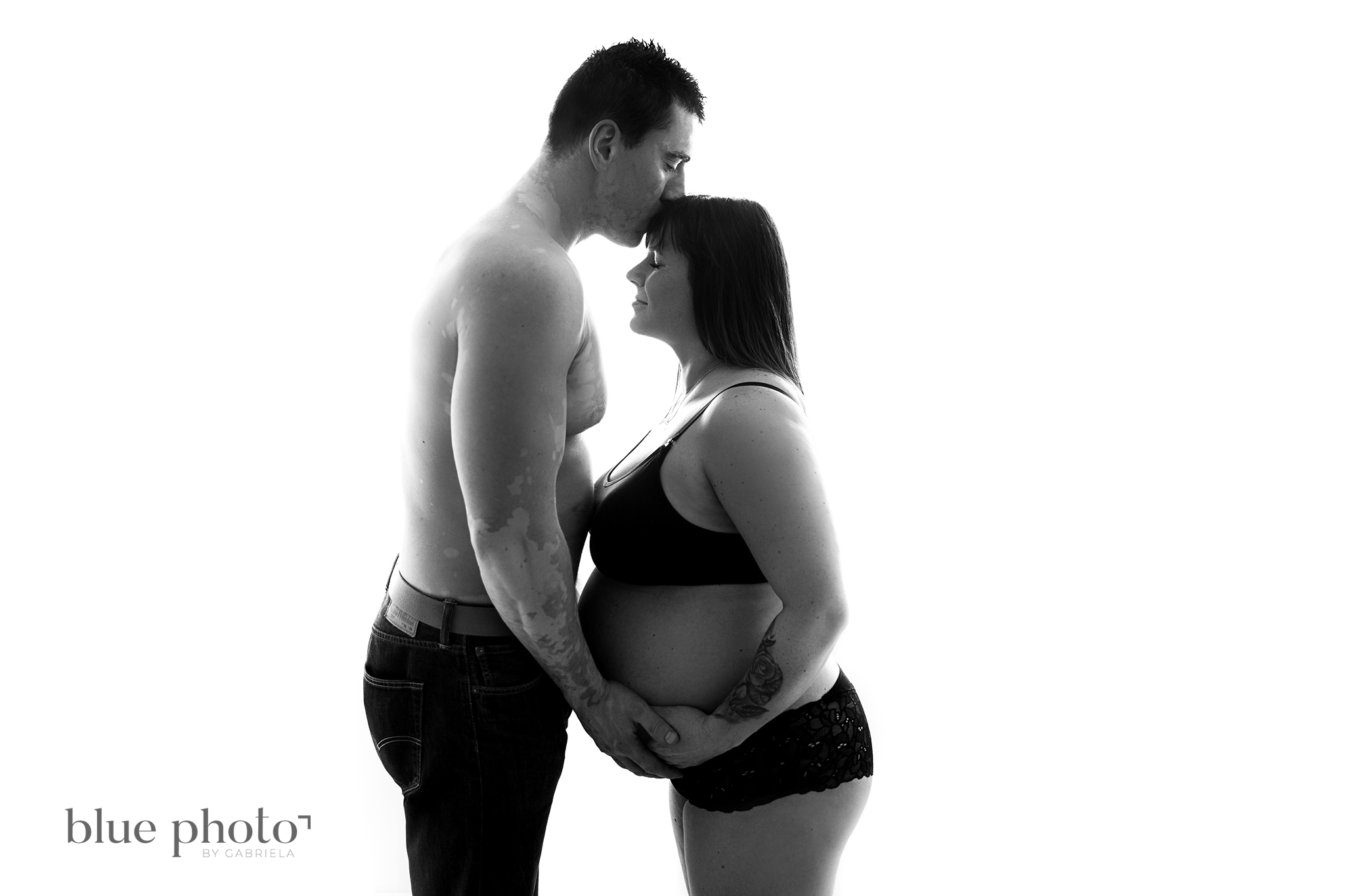 Karolina and her studio maternity session in West London 
