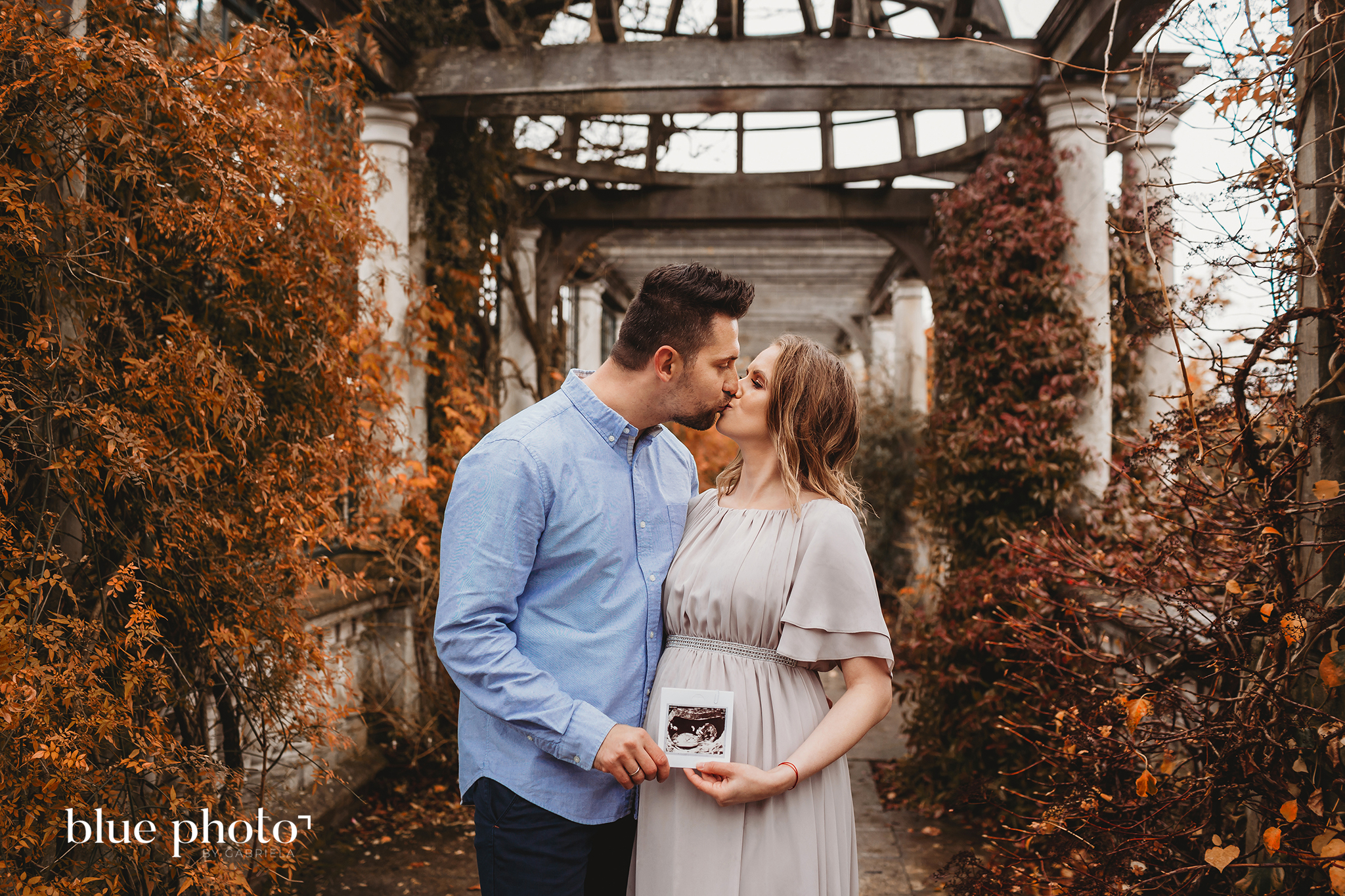 Dominika and her autumn maternity session at Hill Garden and Pergola, North London