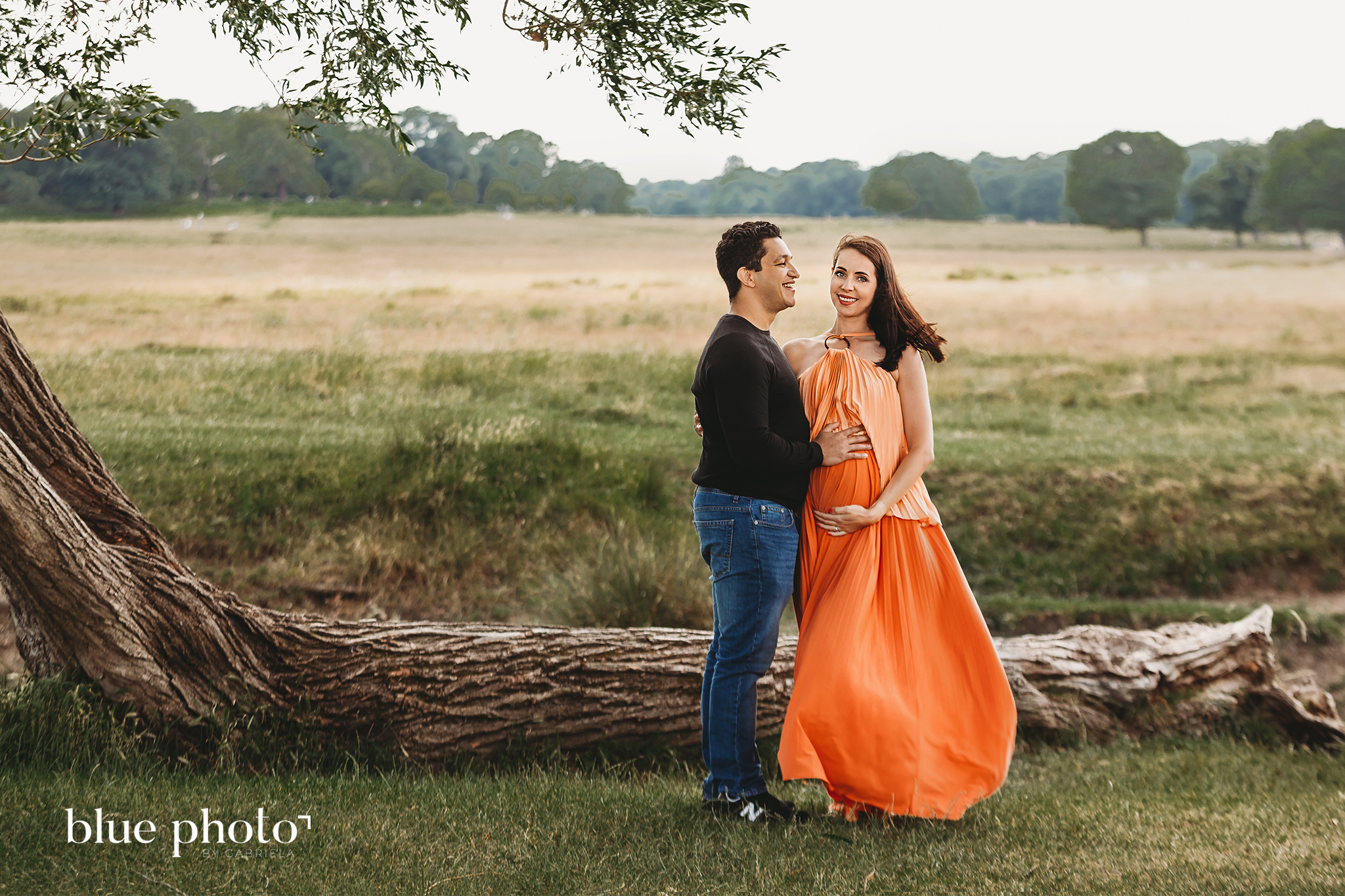 Joanna and Roree, maternity session in Richmond Park, London 
