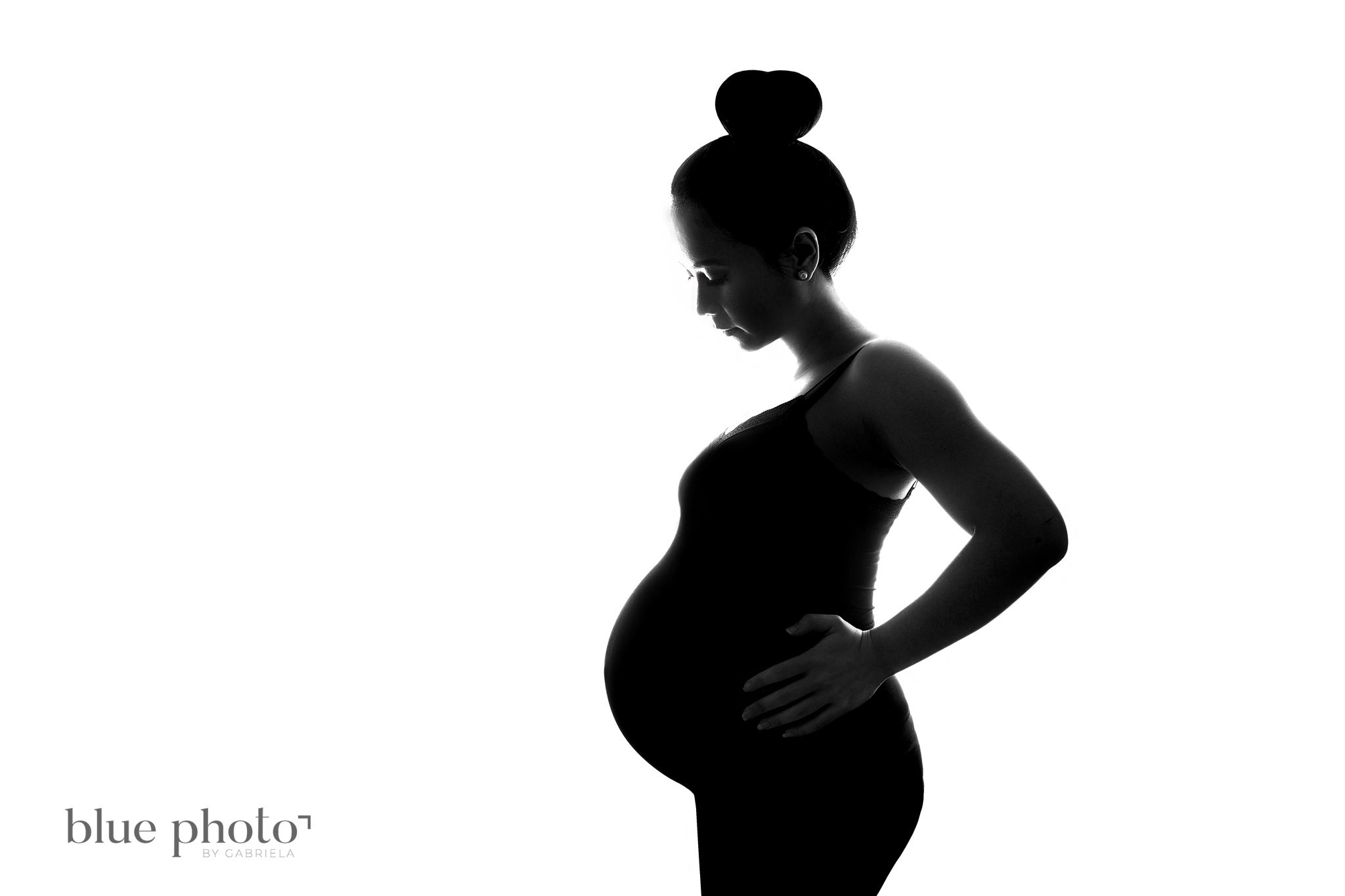 Difa and her maternity session in East Finchley, North London, black and white picture 