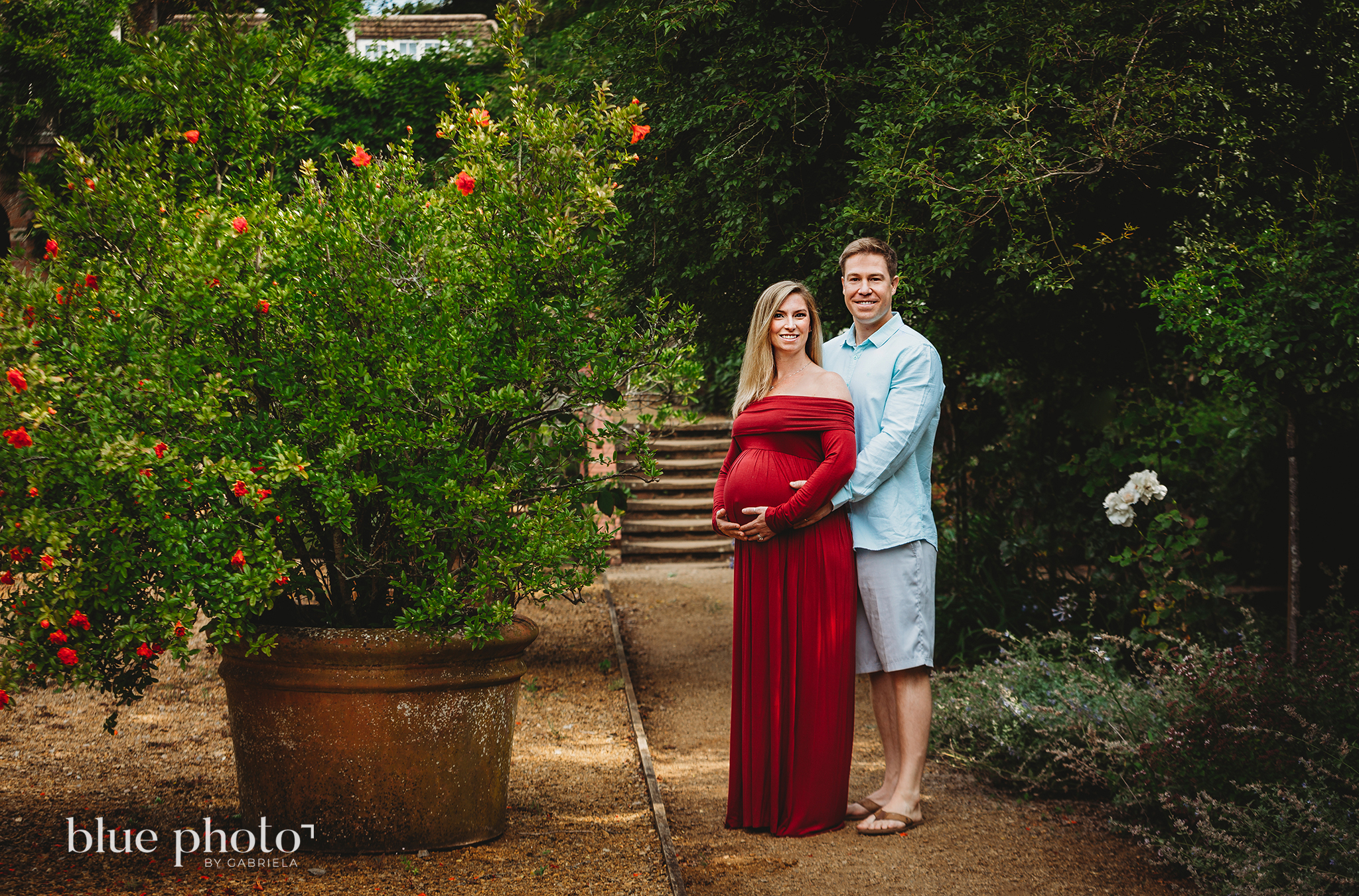 Maternity session in North London, couple is possing in The Hill and Pergola Garden